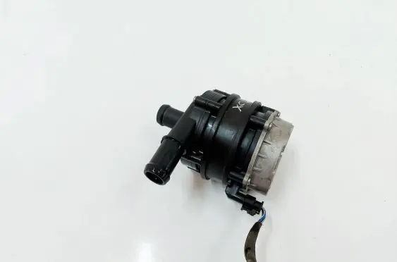 Volvo XC40 Electric auxiliary coolant/water pump 32135207