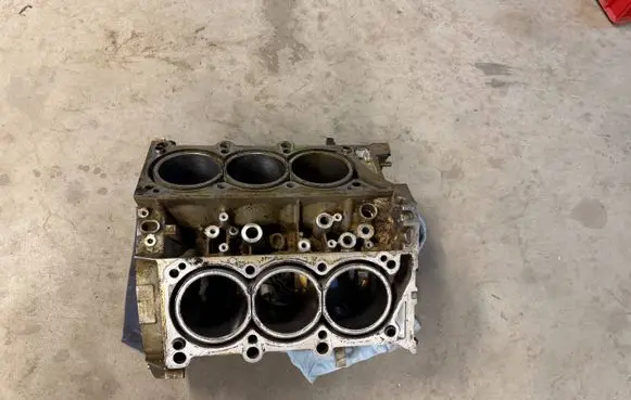 Chrysler Pacifica Engine block P68237714AD 68237714AD 09384003