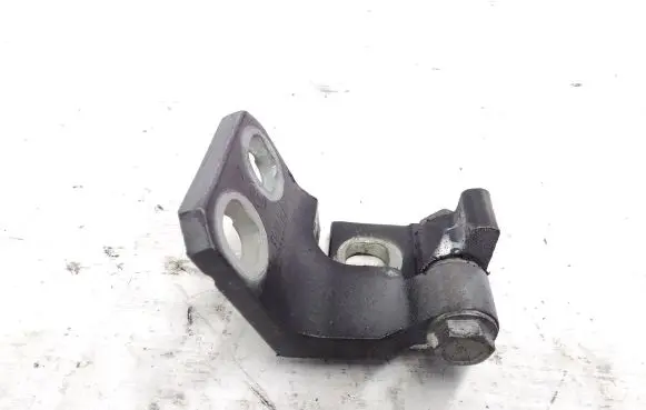 Fiat 500L Front door upper hinge A077283