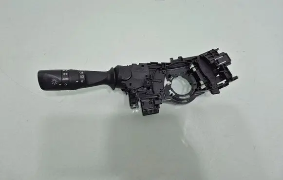 Toyota RAV 4 (XA40) Indicator stalk 3325017F744