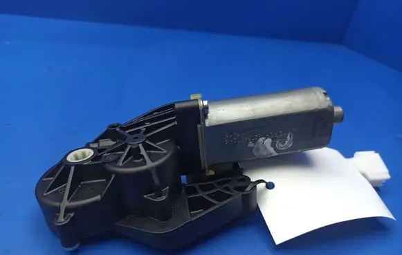 Mercedes-Benz E W211 Seat adjustment motor 820648024 0708 0390203207