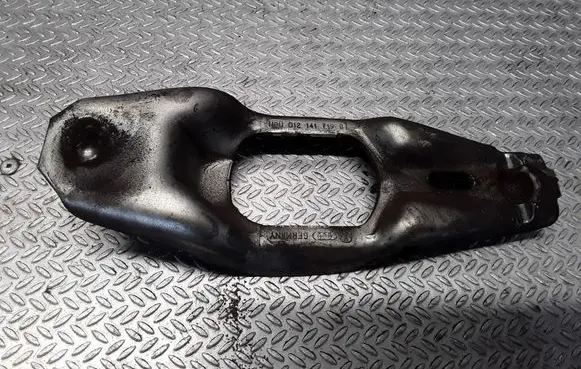 Audi 80 90 S2 B4 Clutch release arm fork 012141719B