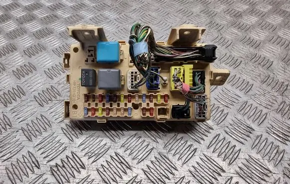 Toyota Avensis T250 Fuse module 905762 4090373987