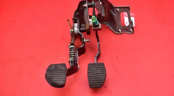 Citroen Berlingo Accelerator throttle pedal 0943211408