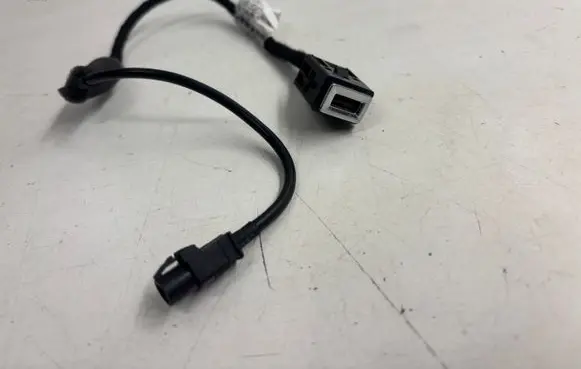 Peugeot 308 USB socket connector 9806048080