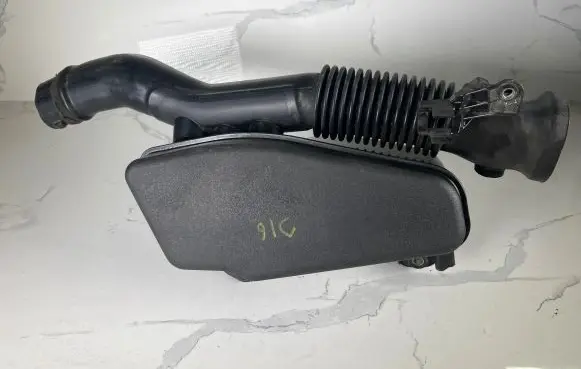 Toyota Prius (XW30) Intake resonator 1789337040