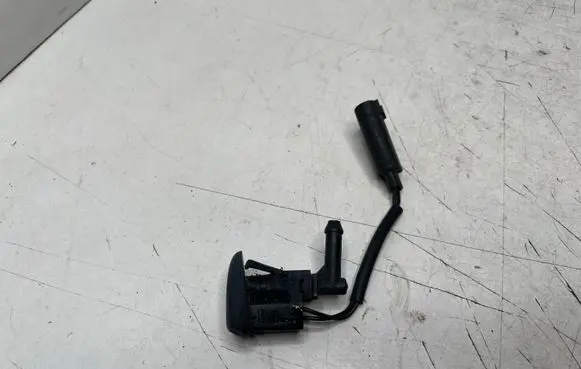 BMW 3 E46 Windshield washer spray nozzle 7056731 6166