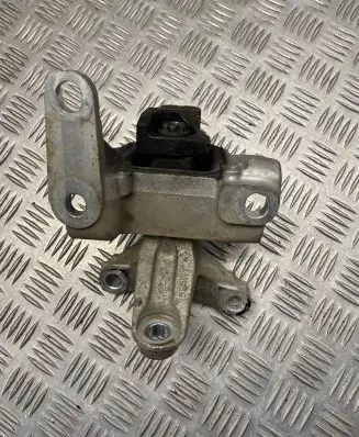 Honda CR-V Engine mount bracket 52SWY