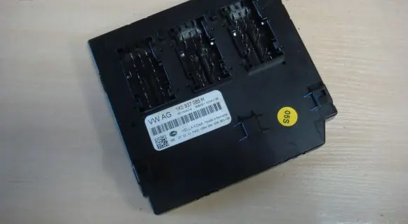 Volkswagen Golf VI Comfort/convenience module 1K0937085H
