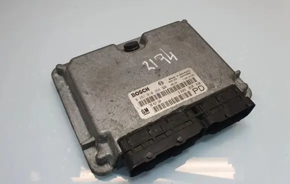 Opel Zafira A Engine control unit/module 24417169 0281010268