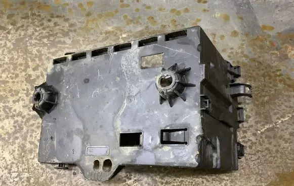 Peugeot 5008 Battery box tray 9663615380