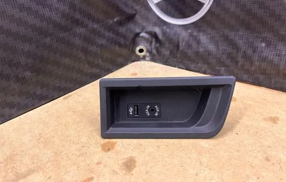 USB socket connector