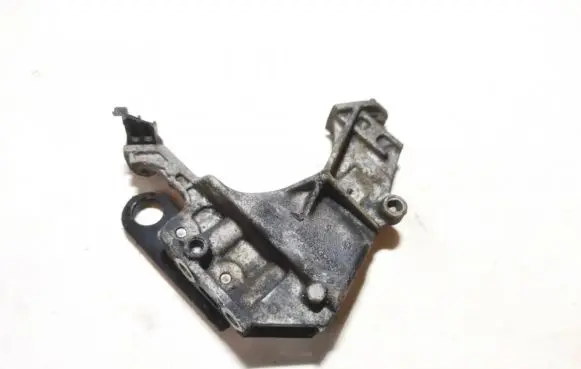 Peugeot 307 Engine mounting bracket 9635969880