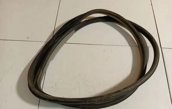 Opel Astra H Rubber seal front coupe door 