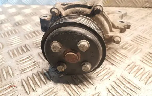 Mercedes-Benz A W169 Water pump 6402010001