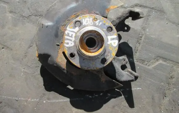 Volkswagen Jetta II Front wheel hub spindle knuckle