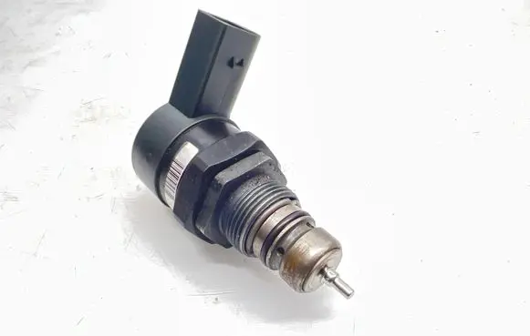 Mercedes-Benz ML W164 Fuel pressure regulator A6110780449