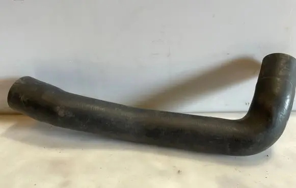 Coolant pipe/hose