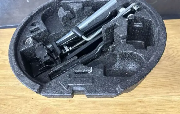 Skoda Octavia Mk2 (1Z) Tool set 1Z0012115B