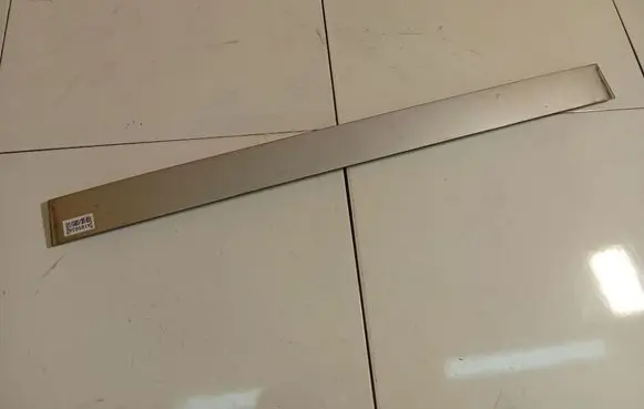 Rear door trim (molding)