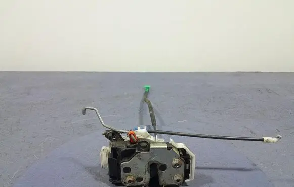 Fiat Fiorino Front door lock 1379539080