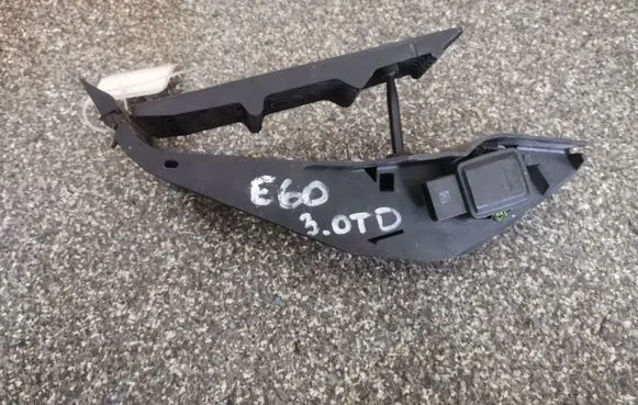 Accelerator throttle pedal