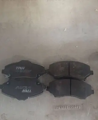 Jeep Cherokee Brake pads (front) 322938132309 GDB4605