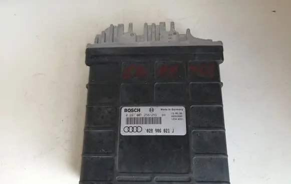 Audi A6 S6 C4 4A Engine control unit/module 028906021J 0281001258