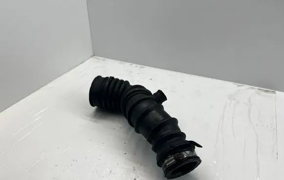 Toyota Avensis T250 Turbo air intake inlet pipe/hose 178810G011