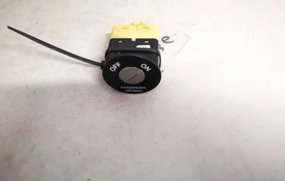 KIA Ceed Passenger airbag on/off switch 