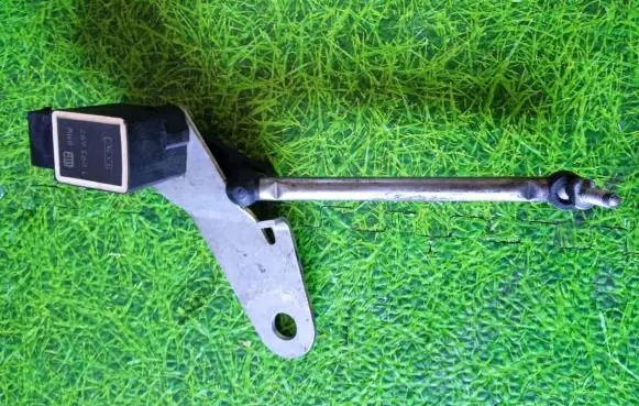 BMW M5 Front height sensor lever 1093697 6760824
