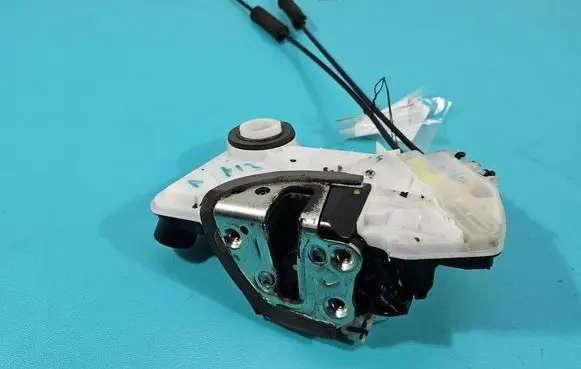 Toyota Aygo AB40 Front door lock IMPRK1542875