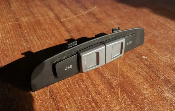 Seat Leon (1P) USB socket connector 1P0035726A