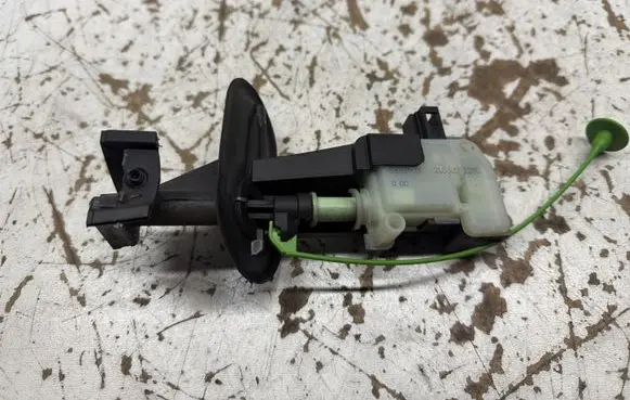 Volvo S80 Fuel tank cap lock 31299107