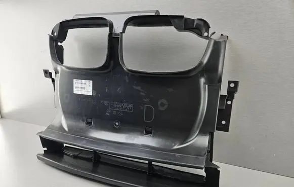BMW 3 E46 Radiator cooling fan shroud 8202832 51718202832
