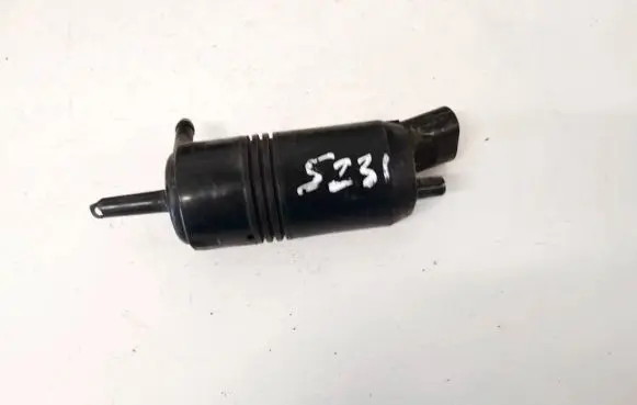 Cadillac CTS Windscreen/windshield washer pump 24022796