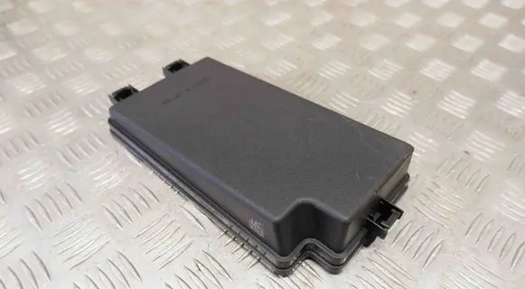 Toyota C-HR I Fuse box cover 82662F4020