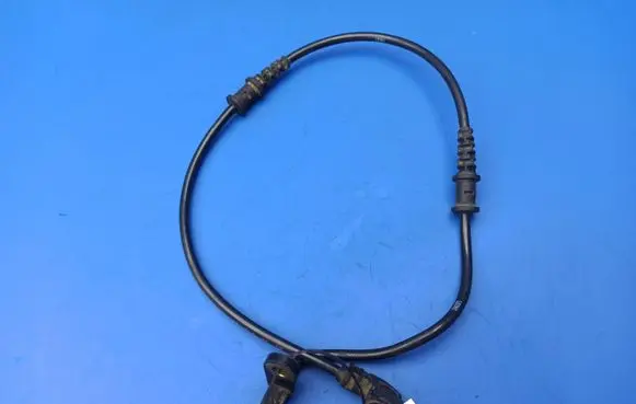 Mercedes-Benz C W203 ABS brake wheel speed sensor A2035400417 2105407681