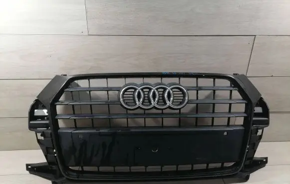 Audi Q3 8U Front bumper upper radiator grill 8u0853653M