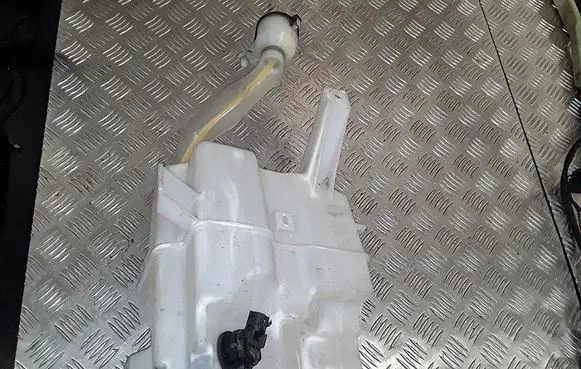 Toyota Prius (XW30) Windshield washer fluid reservoir/tank 060851317