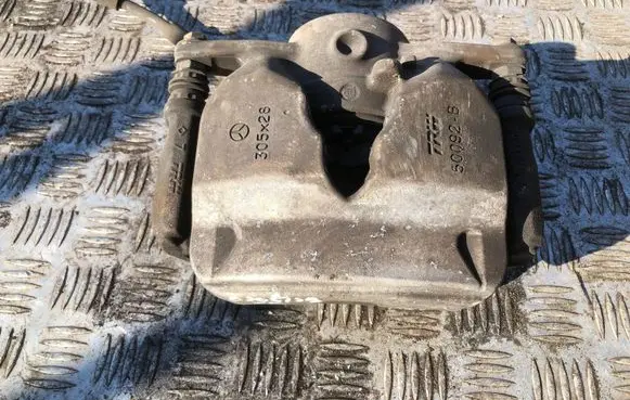 Mercedes-Benz C W205 Front brake caliper