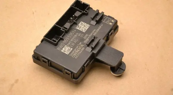 Audi A5 Door control unit/module 8W0959595N 9132