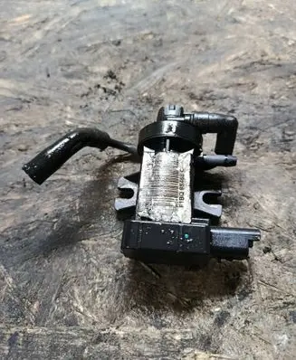 Ford Courier Vacuum valve F1BQ9S468CC