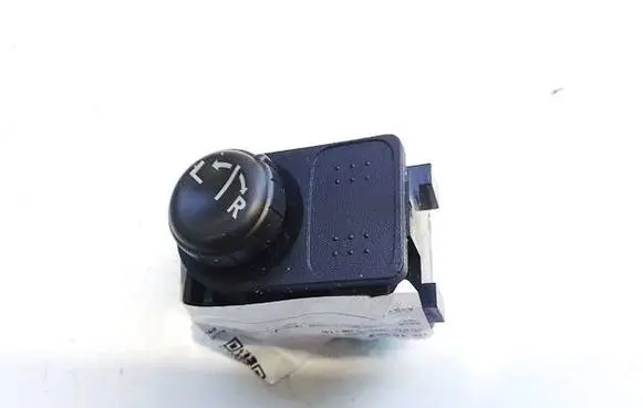 Nissan Qashqai+2 Wing mirror switch 