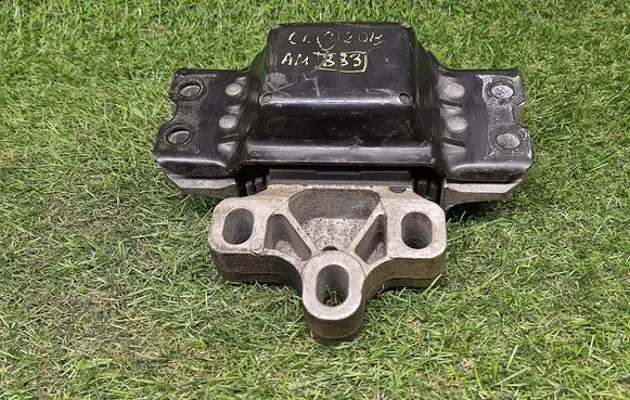 Engine mount bracket