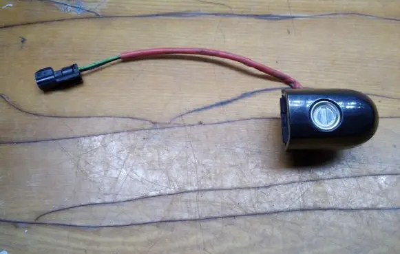 KIA Sportage Front door lock (next to the handle) 