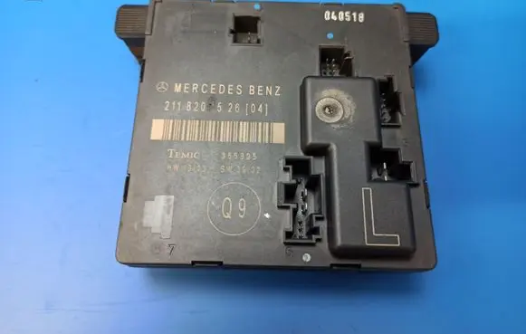 Mercedes-Benz E W211 Door control unit/module 2118201526