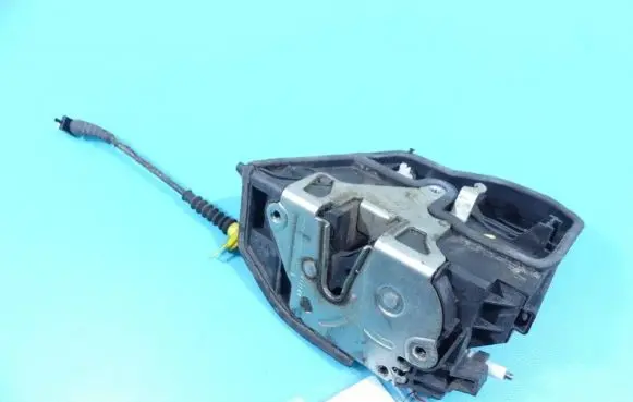 BMW X3 E83 Front door lock 7167065 IMPRK1324567