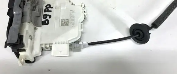 Audi A4 S4 B9 Front door lock 8X1837016C