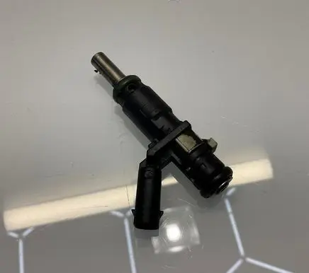 Mercedes-Benz E W211 Fuel injector A2720780249 2720780249